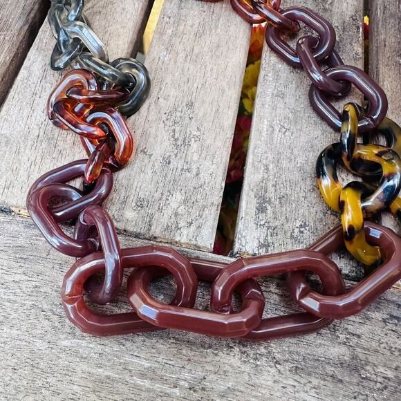 Banana Republic Multi-Tone Lucite Chain-Link Statement Necklace - Picture 2 of 9